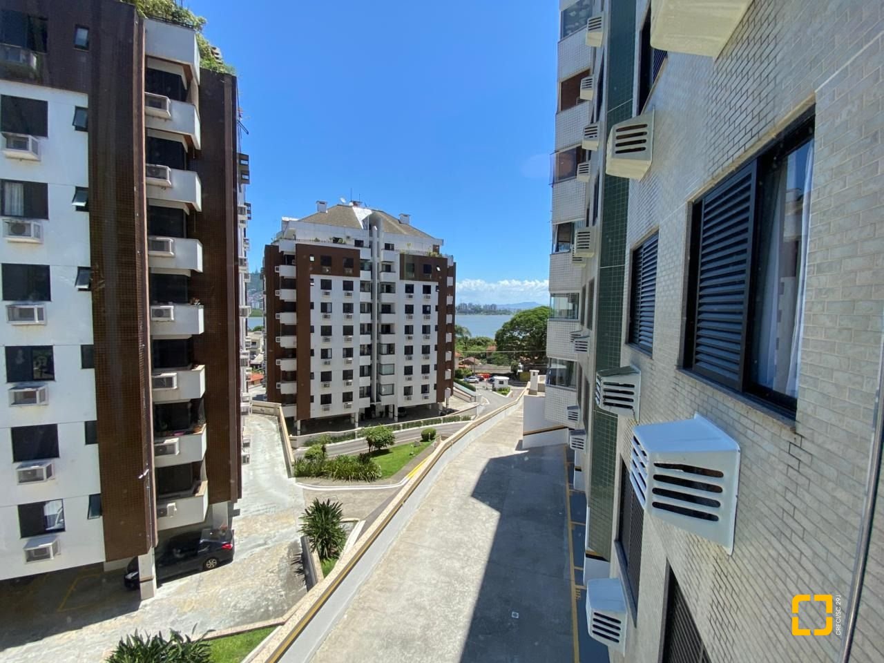 Apartamento com 90m², 5 quartos (sendo 1 suíte), 2 garagens, no bairro João Paulo em Florianópolis