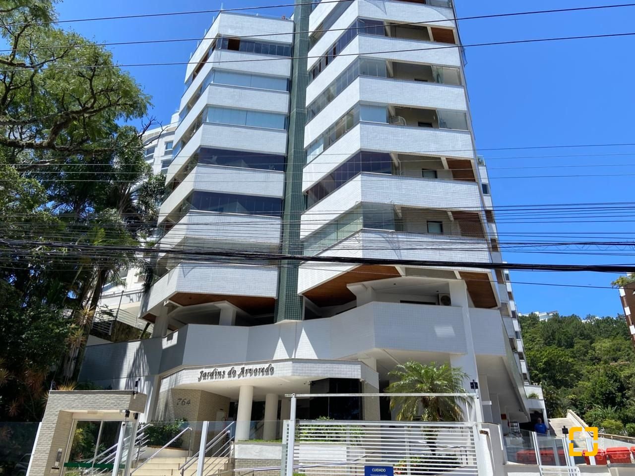 Apartamento com 90m², 5 quartos (sendo 1 suíte), 2 garagens, no bairro João Paulo em Florianópolis