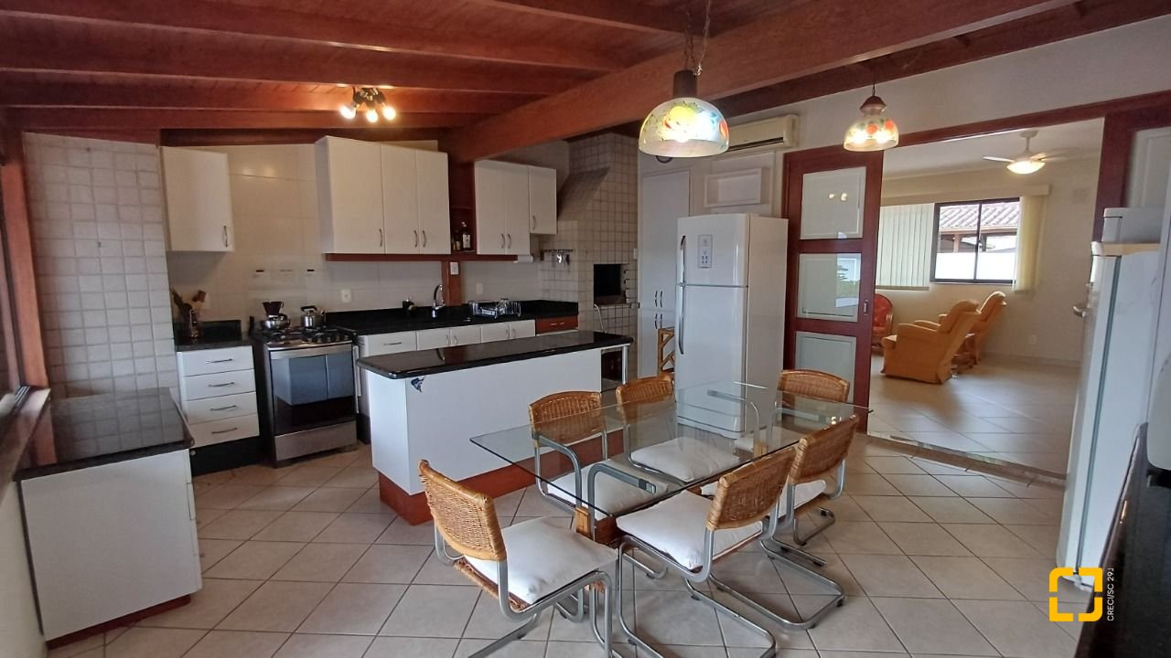 Cobertura com 108m², 3 quartos (sendo 1 suíte), 1 garagem, no bairro Jurerê em Florianópolis