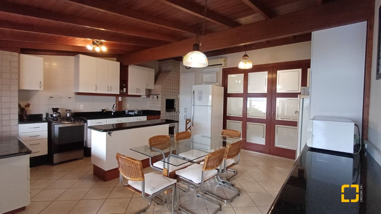Cobertura com 108m², 3 quartos (sendo 1 suíte), 1 garagem, no bairro Jurerê em Florianópolis