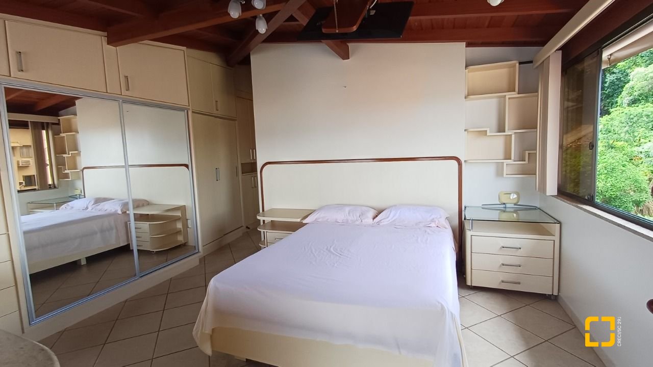 Cobertura com 108m², 3 quartos (sendo 1 suíte), 1 garagem, no bairro Jurerê em Florianópolis