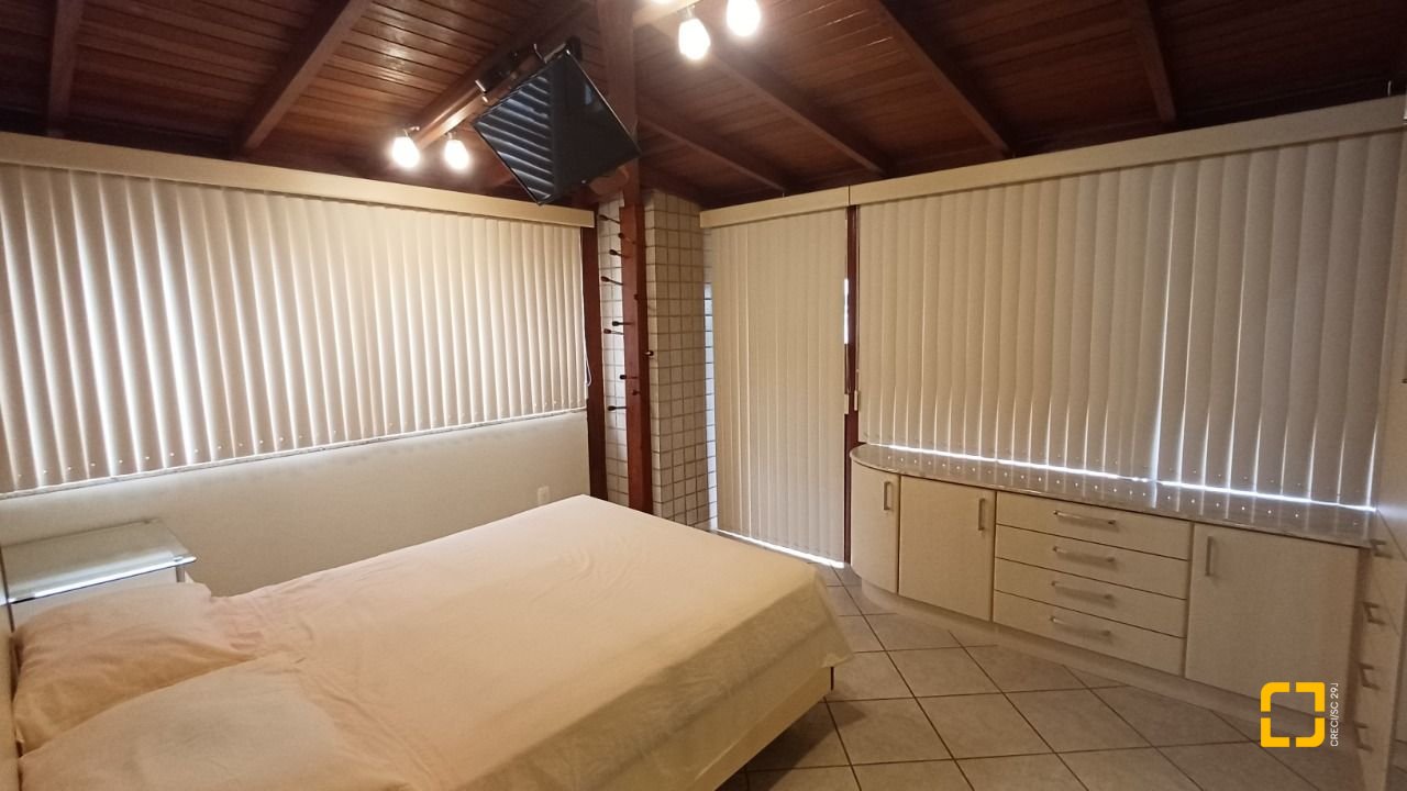 Cobertura com 108m², 3 quartos (sendo 1 suíte), 1 garagem, no bairro Jurerê em Florianópolis