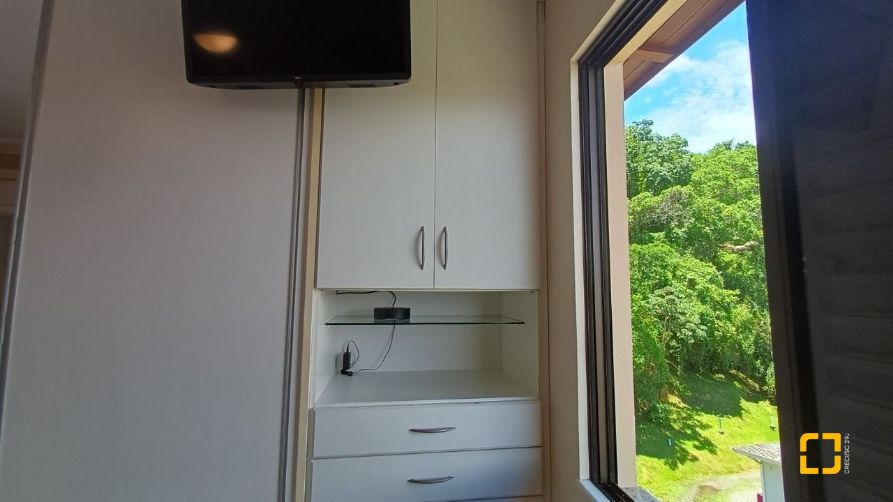 Cobertura com 108m², 3 quartos (sendo 1 suíte), 1 garagem, no bairro Jurerê em Florianópolis