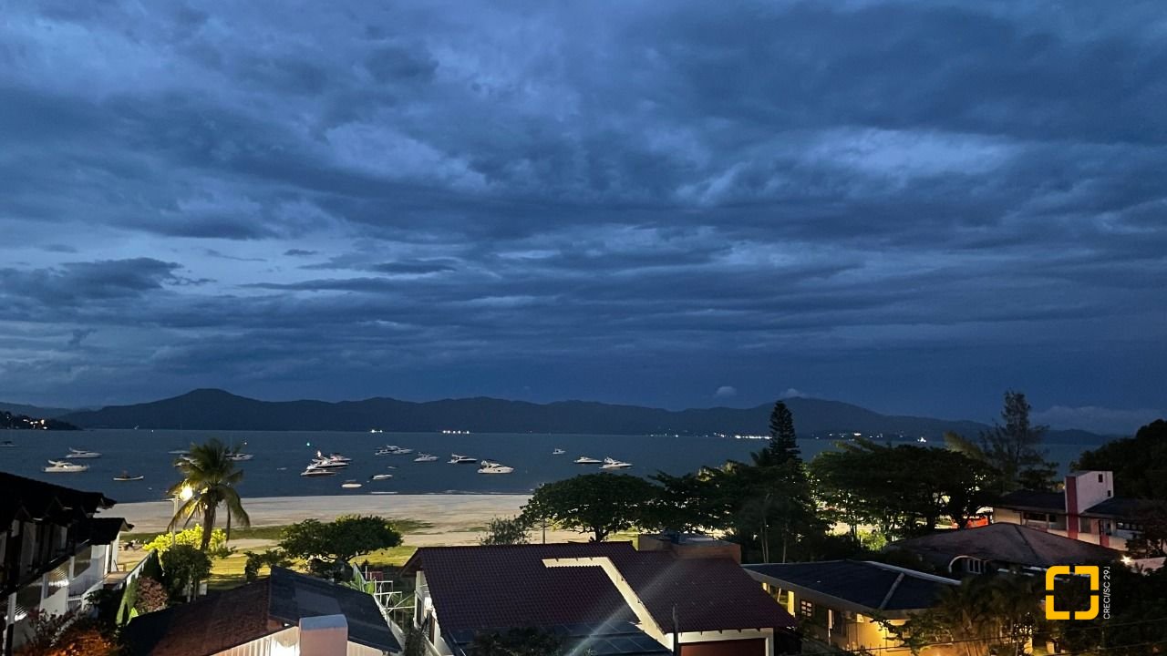 Cobertura com 108m², 3 quartos (sendo 1 suíte), 1 garagem, no bairro Jurerê em Florianópolis