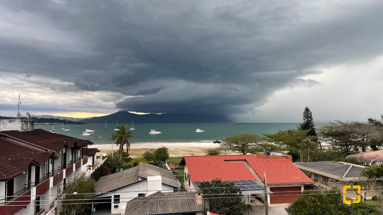 Cobertura com 108m², 3 quartos (sendo 1 suíte), 1 garagem, no bairro Jurerê em Florianópolis