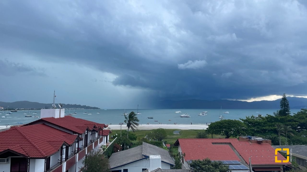Cobertura com 108m², 3 quartos (sendo 1 suíte), 1 garagem, no bairro Jurerê em Florianópolis