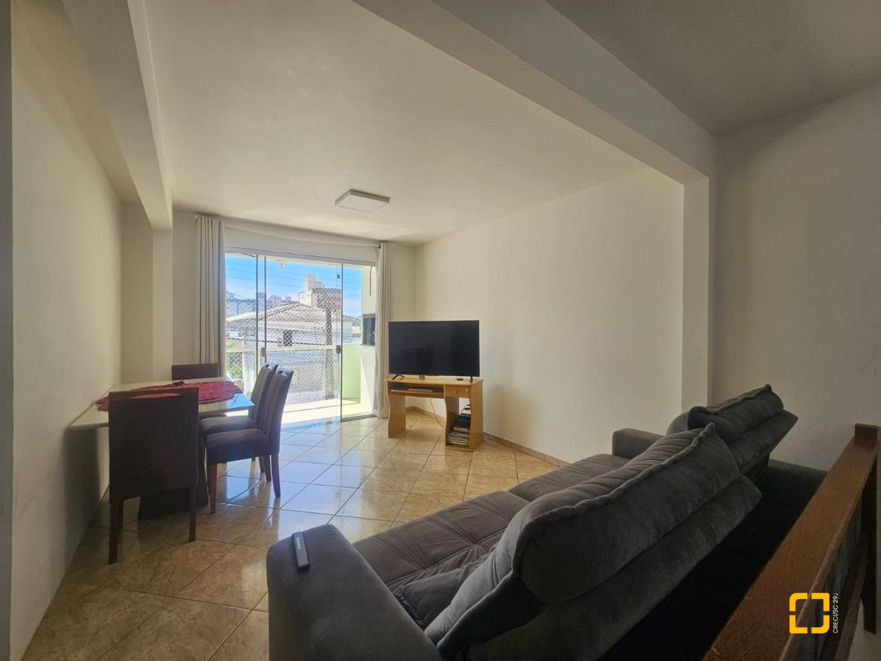 Casa com 258m², 6 quartos (sendo 2 suítes), 2 garagens, no bairro Barreiros em São José