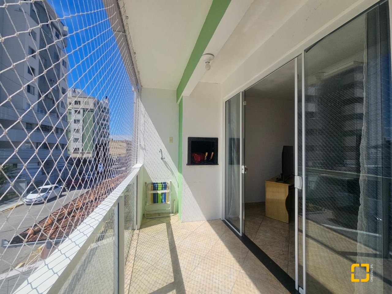 Casa com 258m², 6 quartos (sendo 2 suítes), 2 garagens, no bairro Barreiros em São José