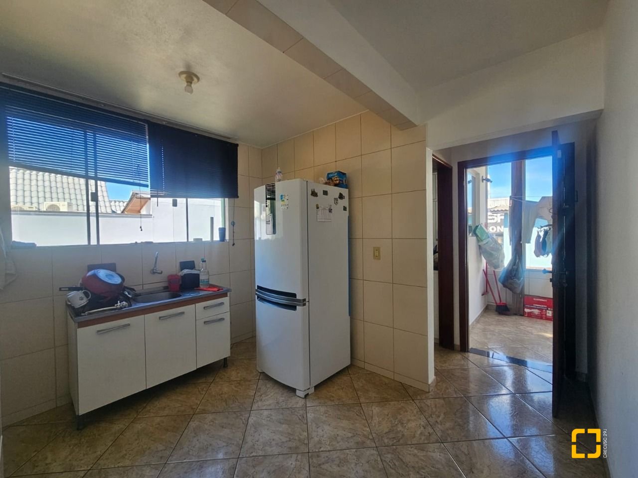 Casa com 258m², 6 quartos (sendo 2 suítes), 2 garagens, no bairro Barreiros em São José