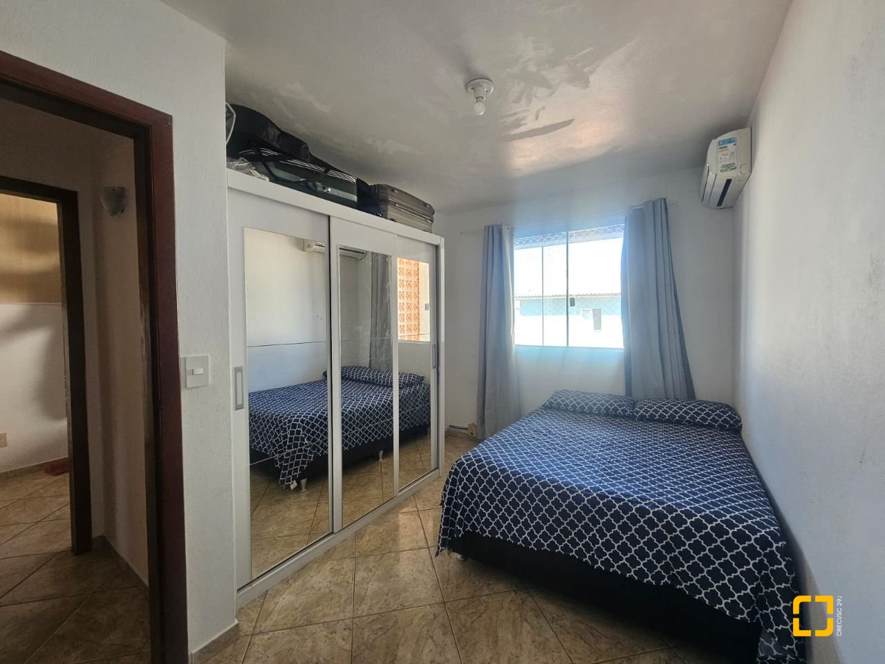 Casa com 258m², 6 quartos (sendo 2 suítes), 2 garagens, no bairro Barreiros em São José