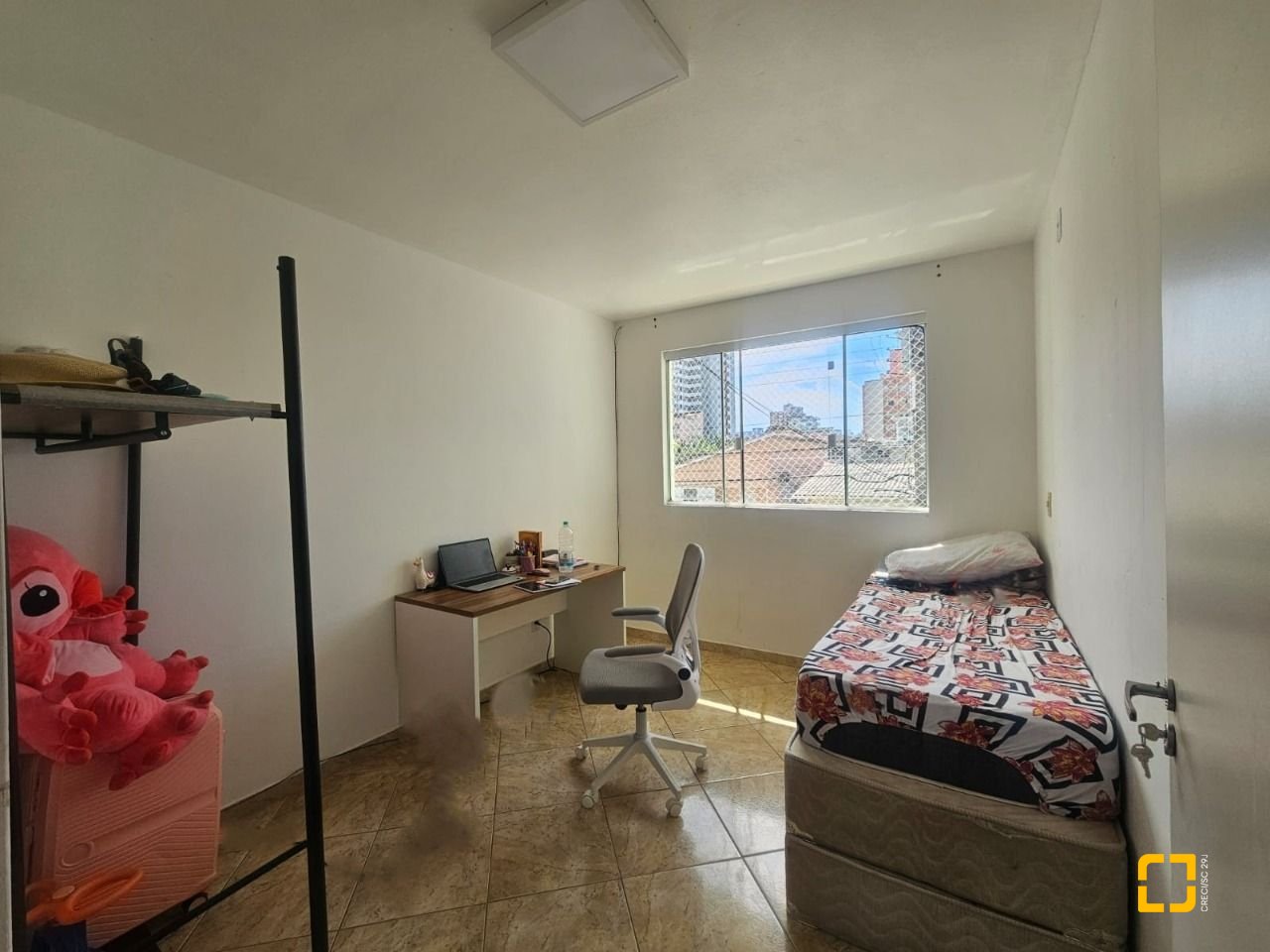 Casa com 258m², 6 quartos (sendo 2 suítes), 2 garagens, no bairro Barreiros em São José
