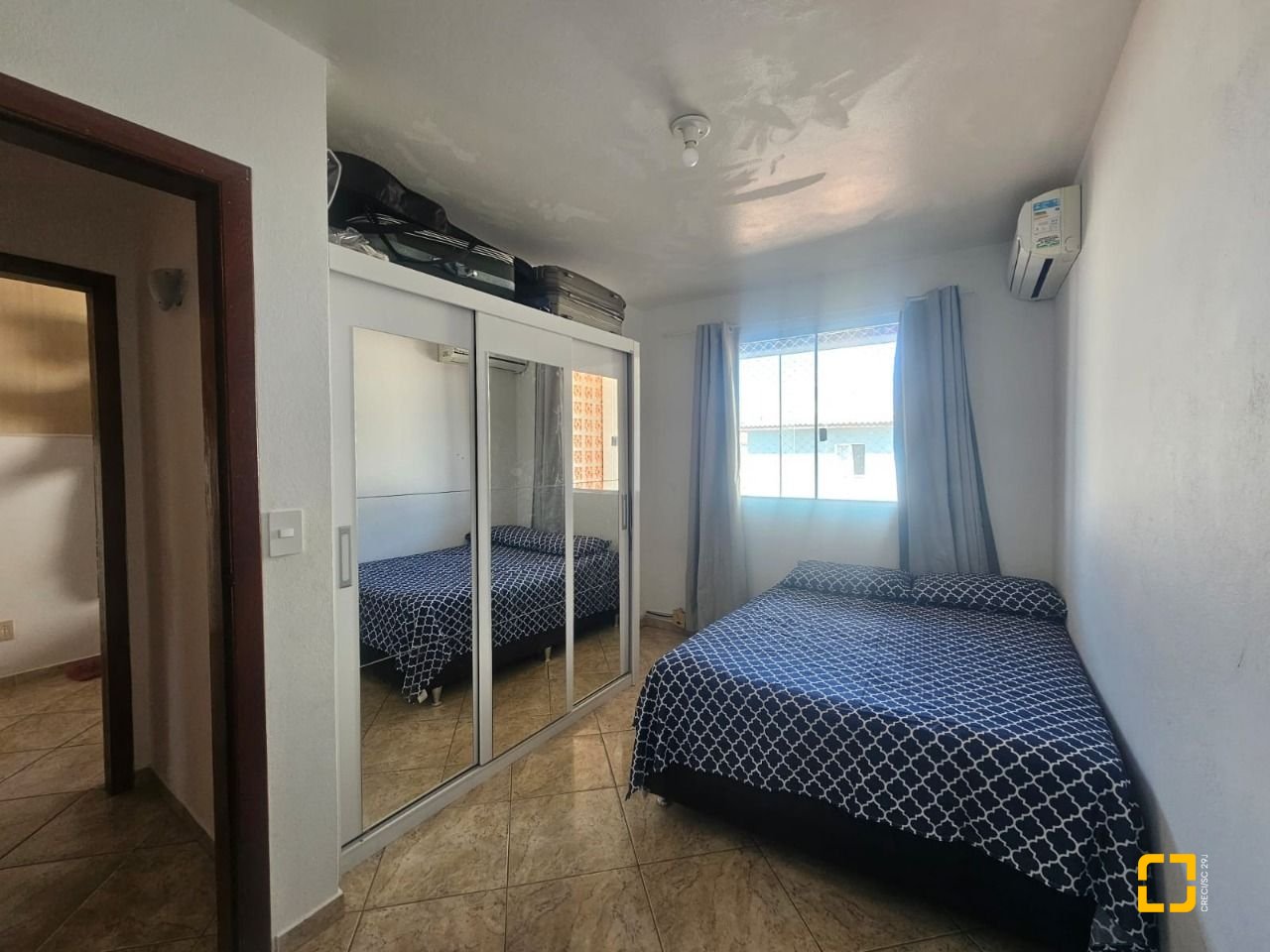 Casa com 258m², 6 quartos (sendo 2 suítes), 2 garagens, no bairro Barreiros em São José