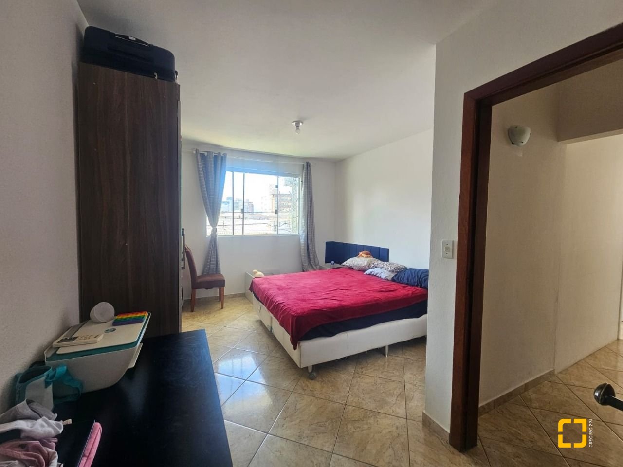 Casa com 258m², 6 quartos (sendo 2 suítes), 2 garagens, no bairro Barreiros em São José