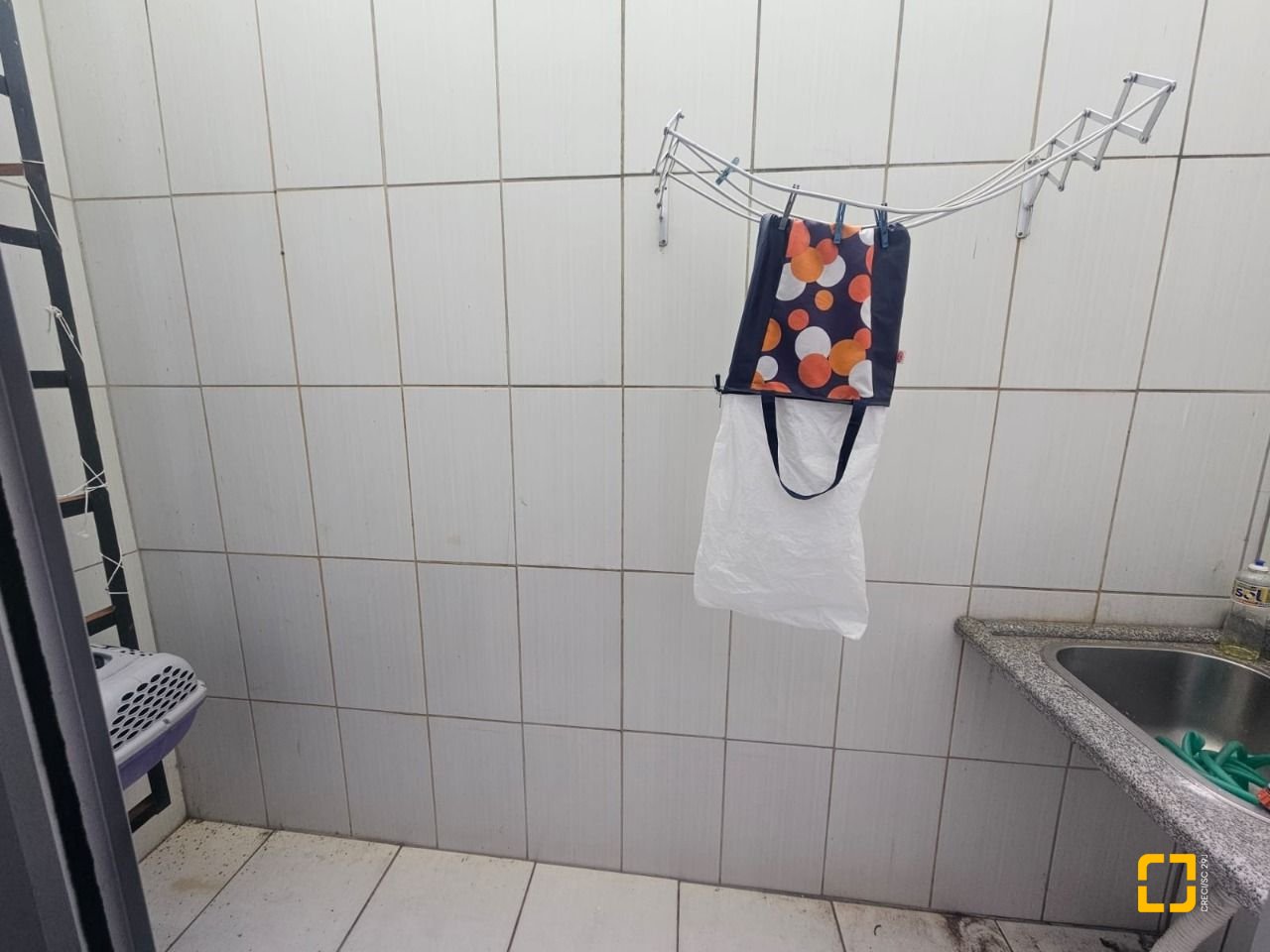 Casa com 258m², 6 quartos (sendo 2 suítes), 2 garagens, no bairro Barreiros em São José