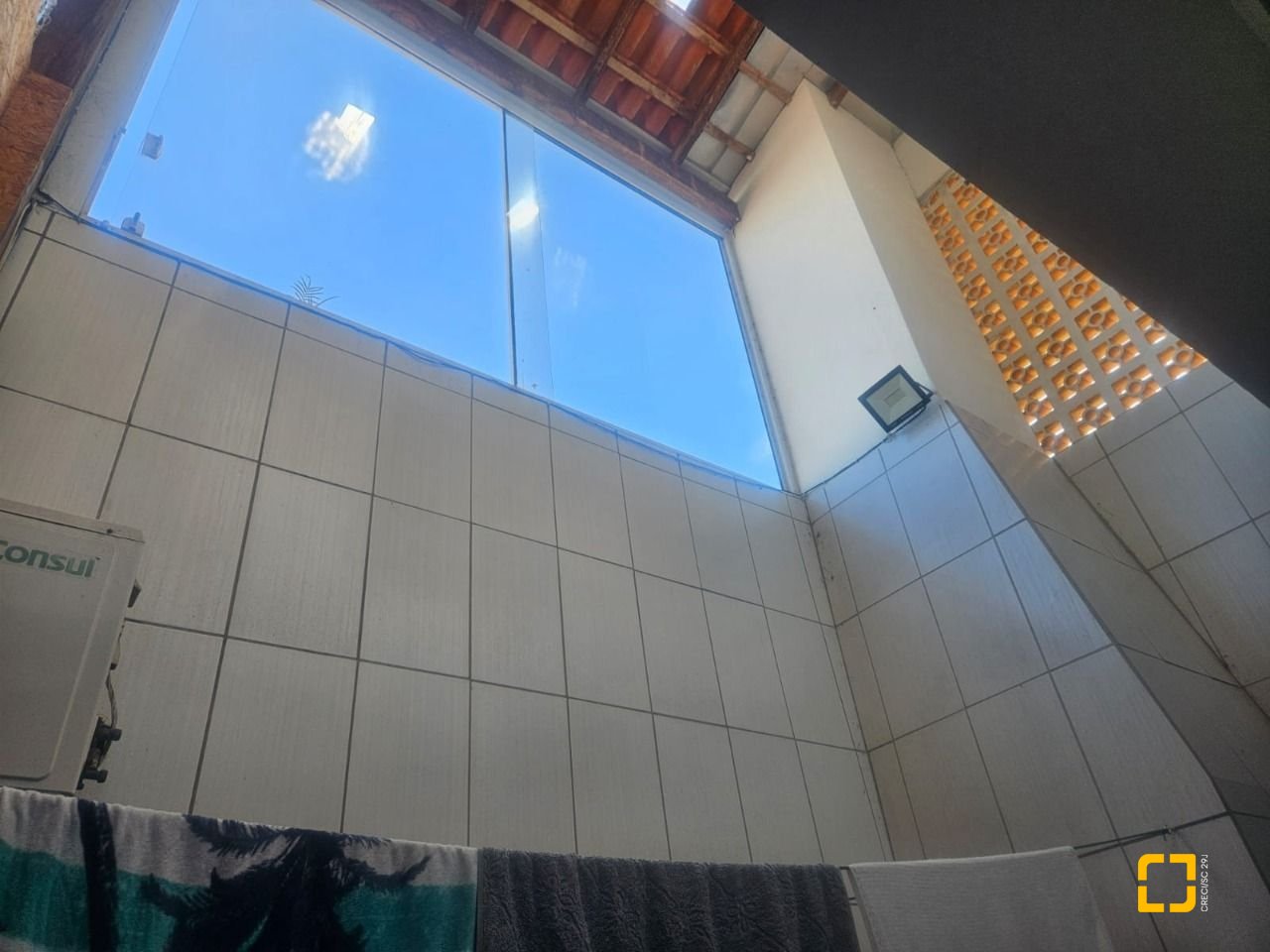 Casa com 258m², 6 quartos (sendo 2 suítes), 2 garagens, no bairro Barreiros em São José
