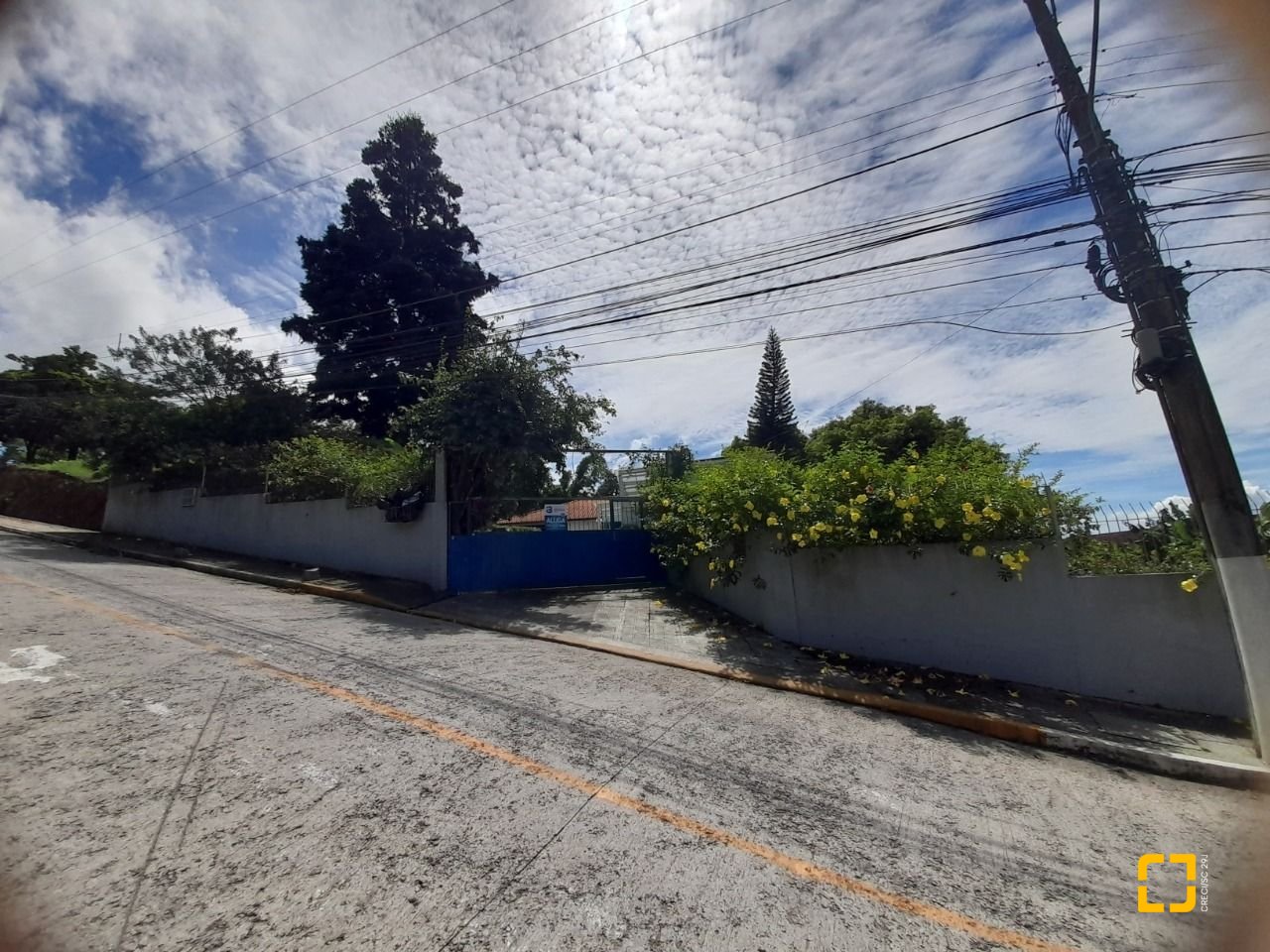 Casa com 340m², 4 garagens, no bairro Jardim Janaina em Biguaçu