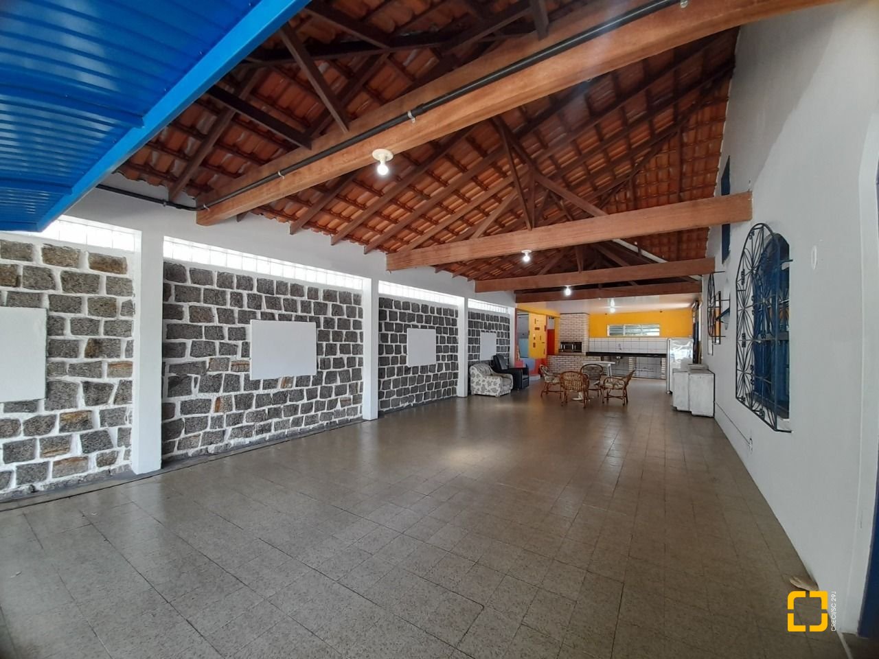 Casa com 340m², 4 garagens, no bairro Jardim Janaina em Biguaçu