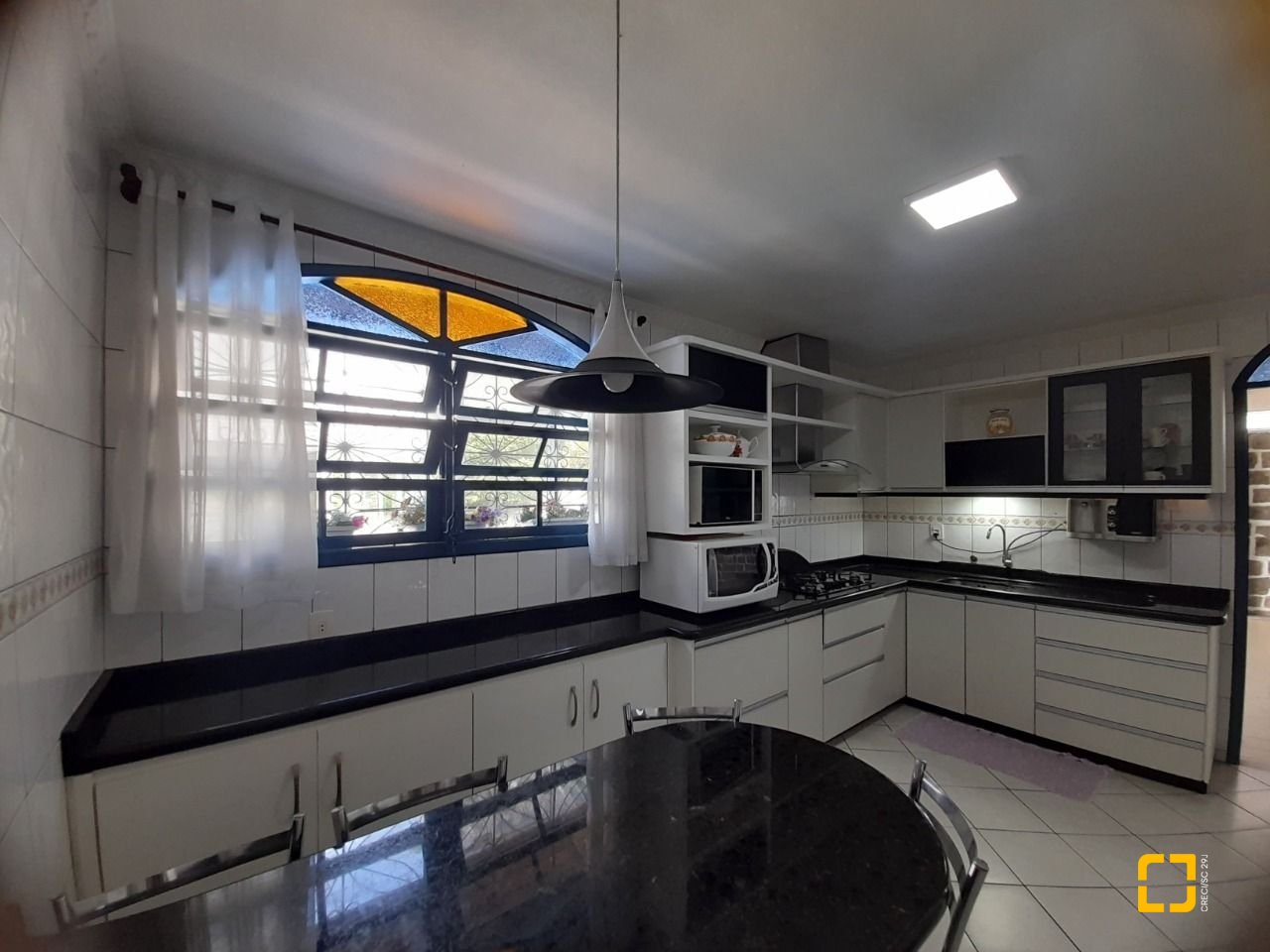 Casa com 340m², 4 garagens, no bairro Jardim Janaina em Biguaçu