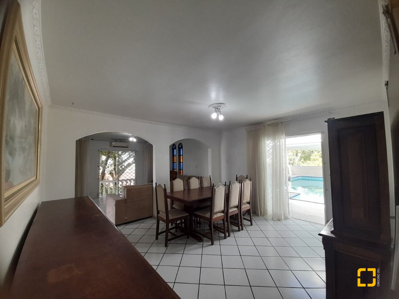 Casa com 340m², 4 garagens, no bairro Jardim Janaina em Biguaçu