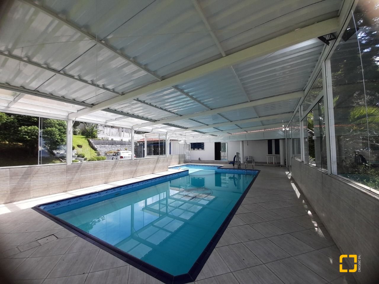 Casa com 340m², 4 garagens, no bairro Jardim Janaina em Biguaçu