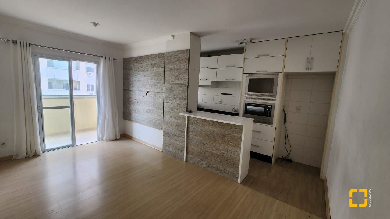 Apartamento com 59m², 2 quartos, 1 garagem, no bairro Barreiros em São José
