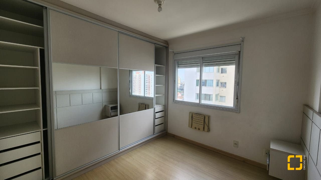 Apartamento com 59m², 2 quartos, 1 garagem, no bairro Barreiros em São José