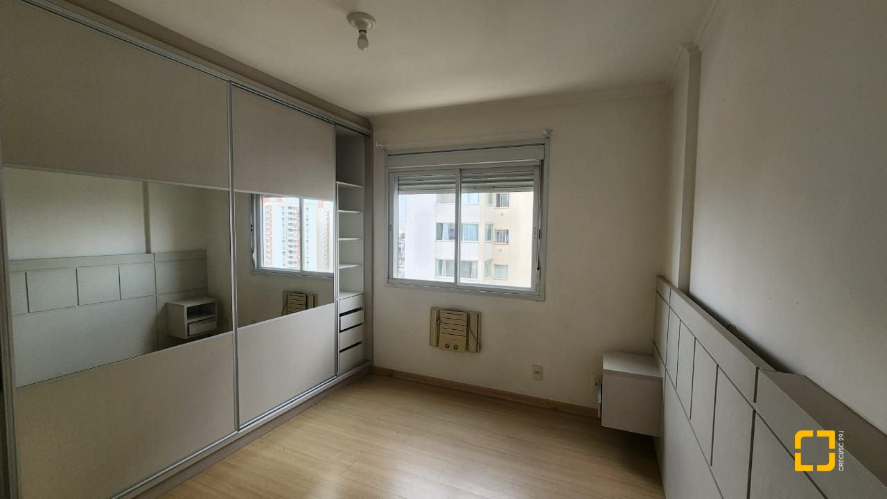 Apartamento com 59m², 2 quartos, 1 garagem, no bairro Barreiros em São José