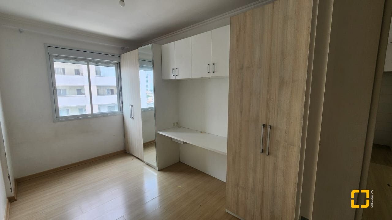 Apartamento com 59m², 2 quartos, 1 garagem, no bairro Barreiros em São José