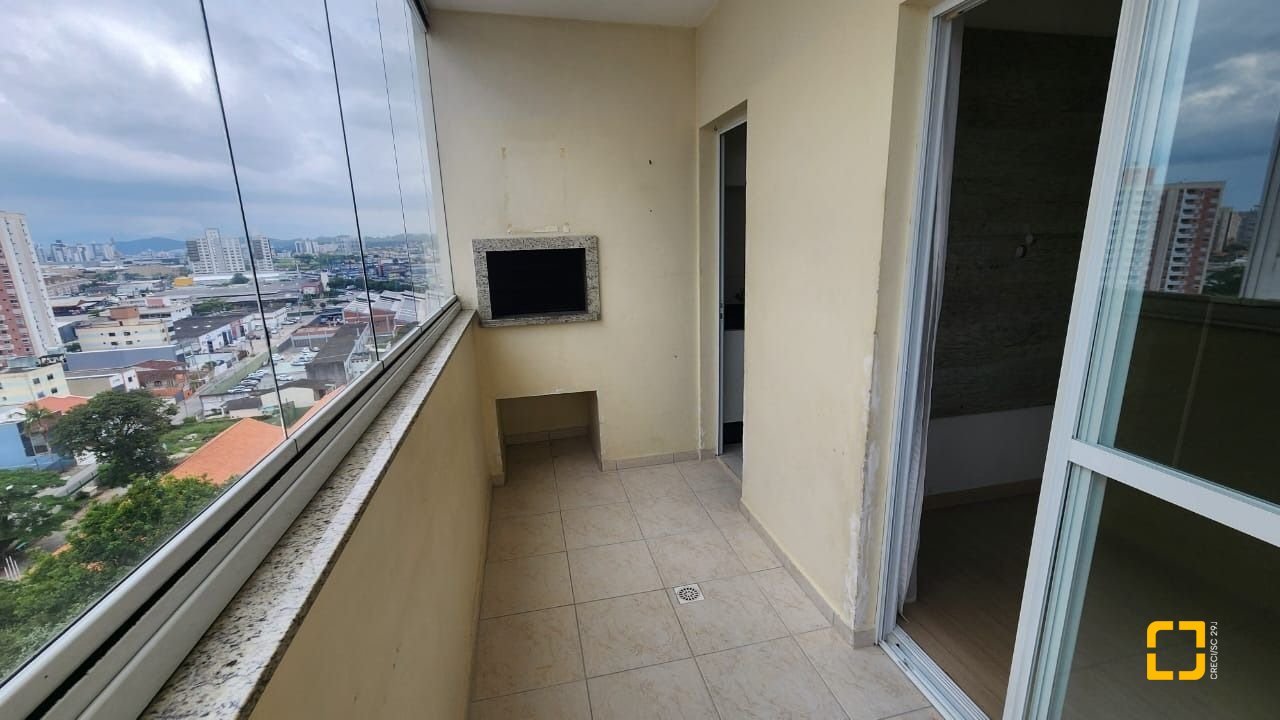 Apartamento com 59m², 2 quartos, 1 garagem, no bairro Barreiros em São José