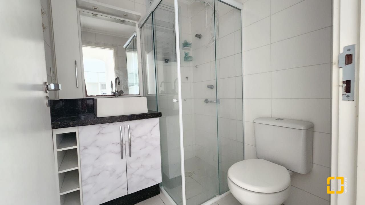 Apartamento com 59m², 2 quartos, 1 garagem, no bairro Barreiros em São José