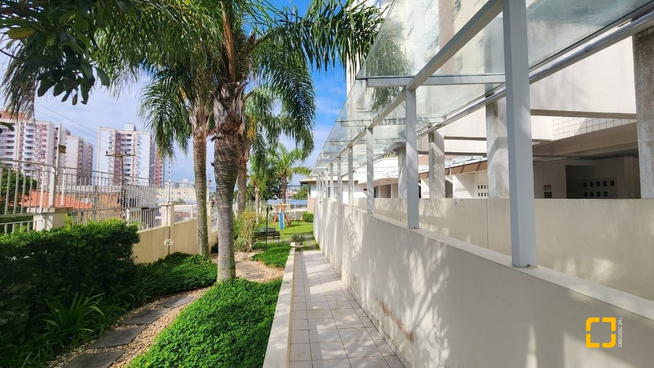 Apartamento com 59m², 2 quartos, 1 garagem, no bairro Barreiros em São José