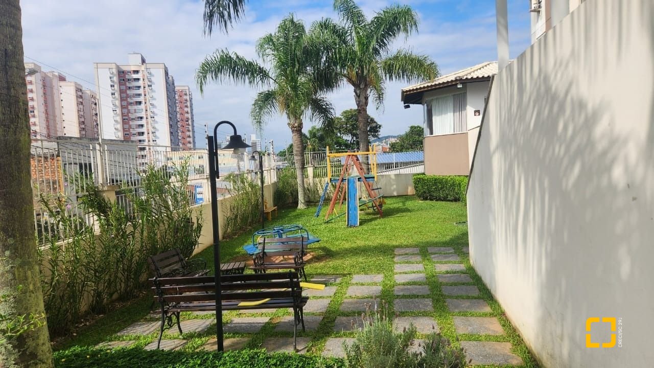 Apartamento com 59m², 2 quartos, 1 garagem, no bairro Barreiros em São José