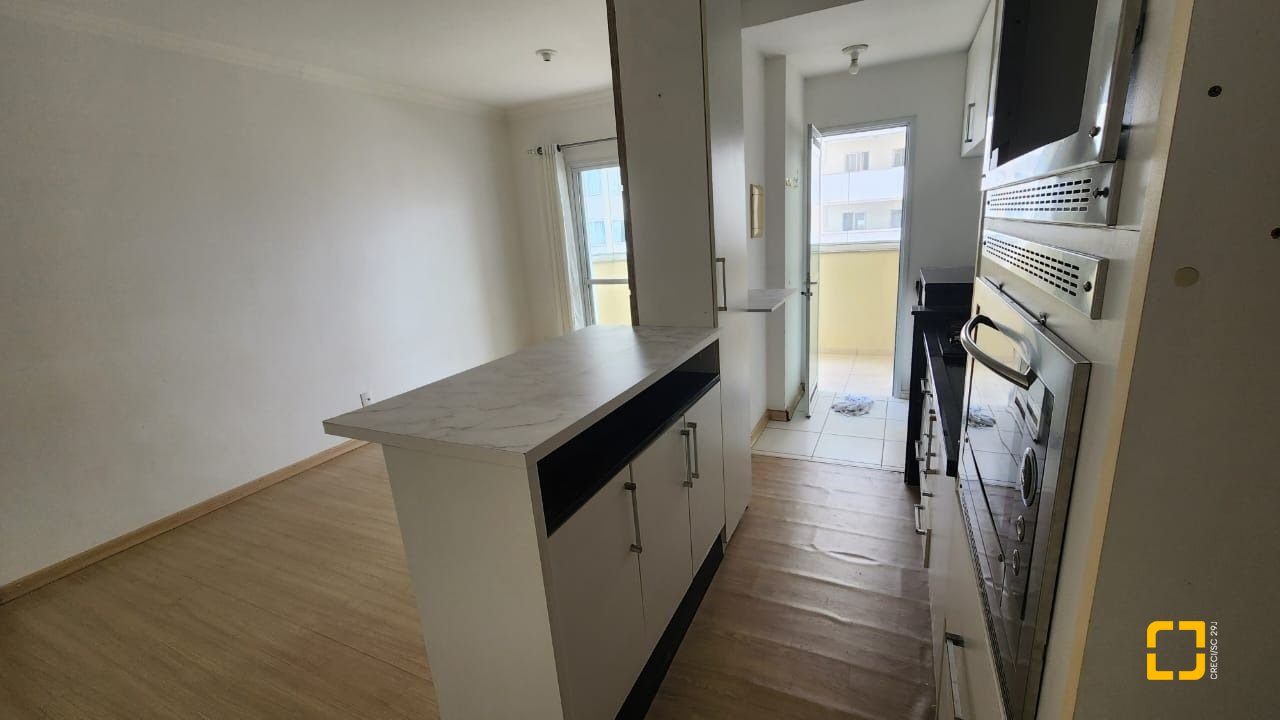 Apartamento com 59m², 2 quartos, 1 garagem, no bairro Barreiros em São José