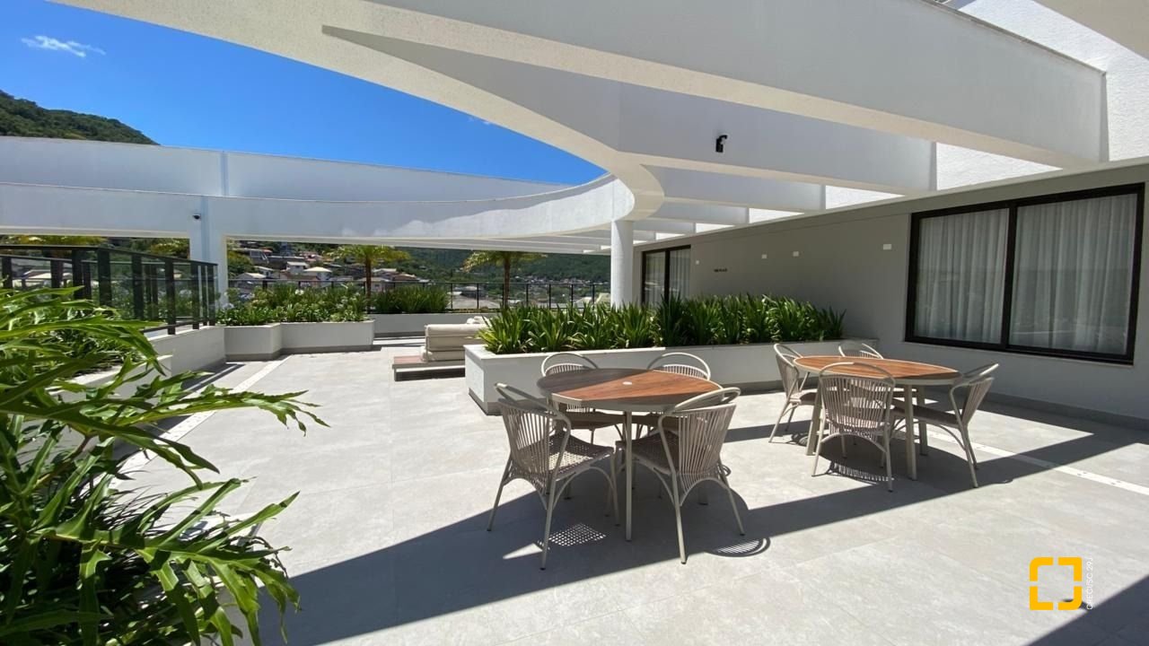 Studio com 47m², 1 quarto (sendo 1 suíte), 1 garagem, no bairro Saco Grande em Florianópolis