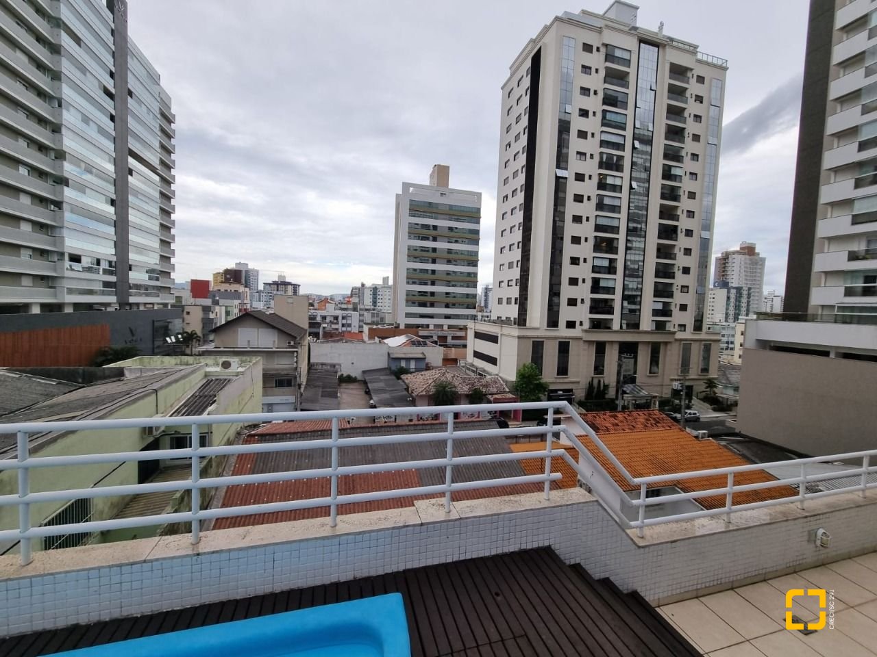 Apartamento com 190m², 4 quartos (sendo 1 suíte), 2 garagens, no bairro Kobrasol em São José