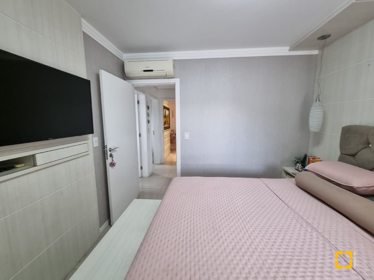Apartamento com 190m², 4 quartos (sendo 1 suíte), 2 garagens, no bairro Kobrasol em São José