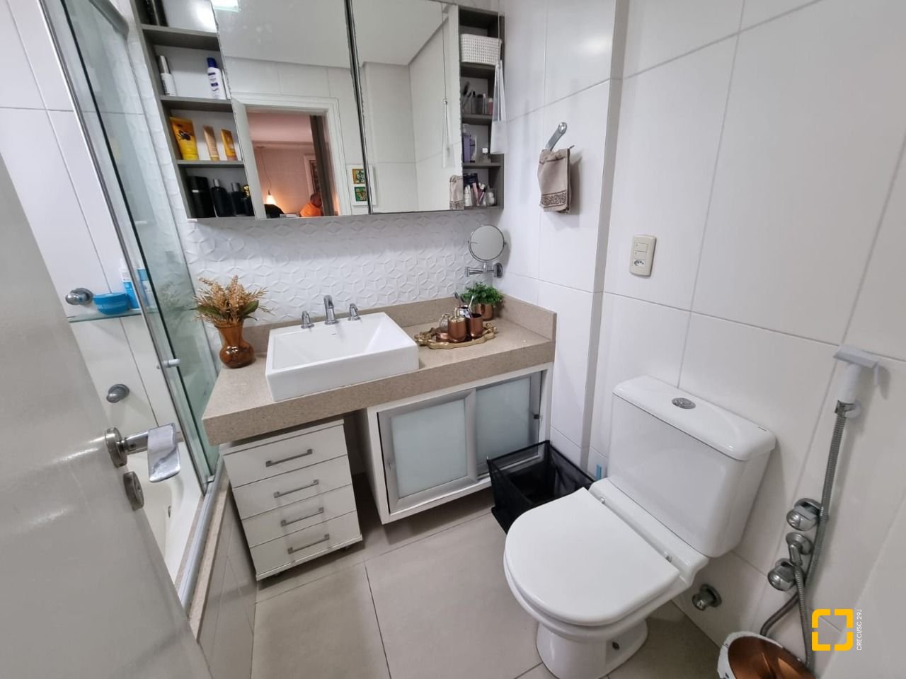 Apartamento com 190m², 4 quartos (sendo 1 suíte), 2 garagens, no bairro Kobrasol em São José