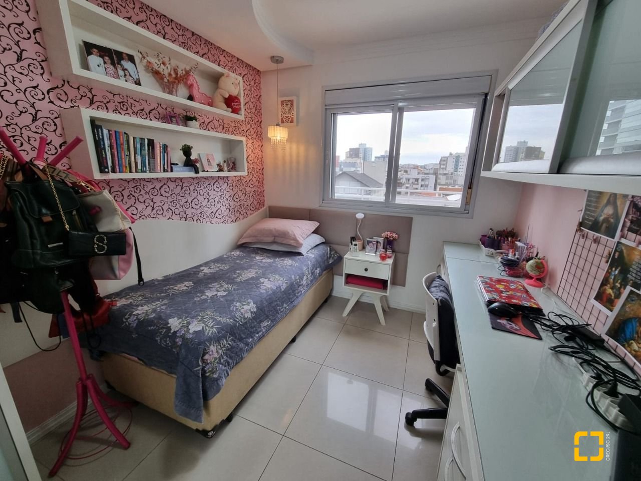 Apartamento com 190m², 4 quartos (sendo 1 suíte), 2 garagens, no bairro Kobrasol em São José