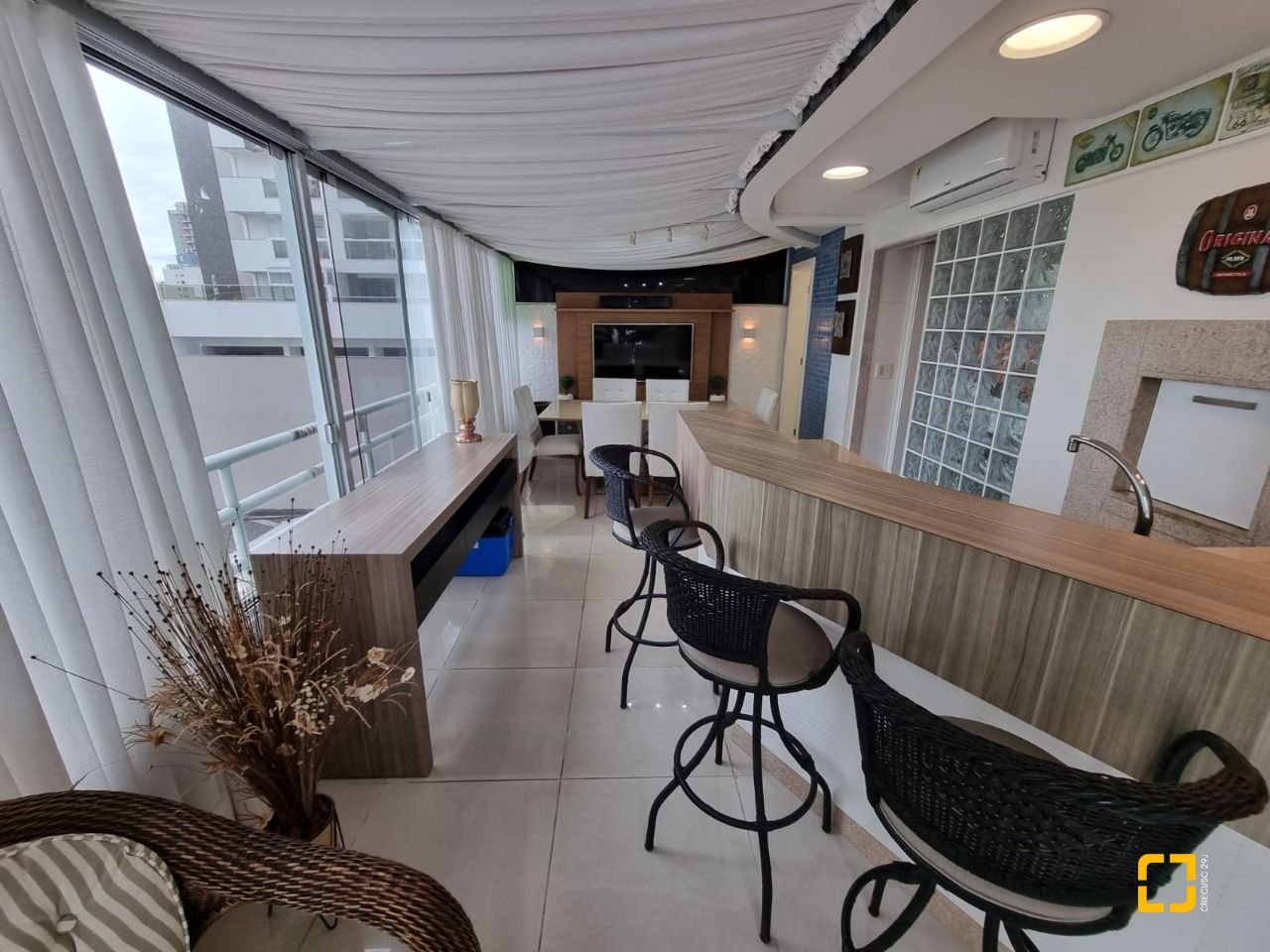 Apartamento com 190m², 4 quartos (sendo 1 suíte), 2 garagens, no bairro Kobrasol em São José