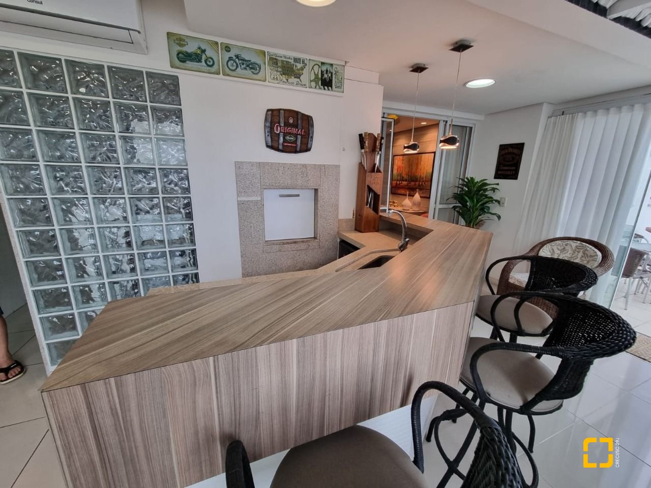 Apartamento com 190m², 4 quartos (sendo 1 suíte), 2 garagens, no bairro Kobrasol em São José