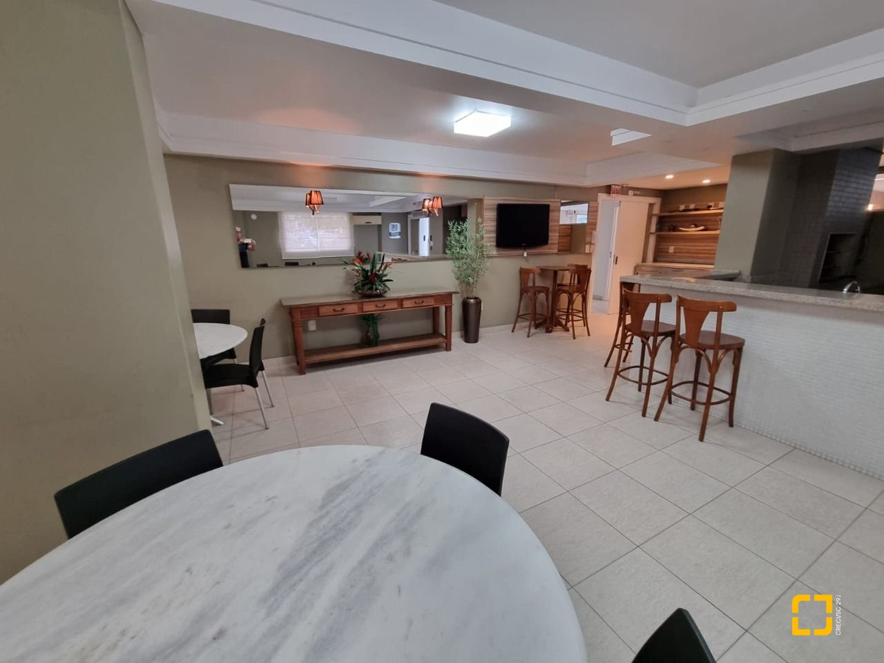 Apartamento com 190m², 4 quartos (sendo 1 suíte), 2 garagens, no bairro Kobrasol em São José