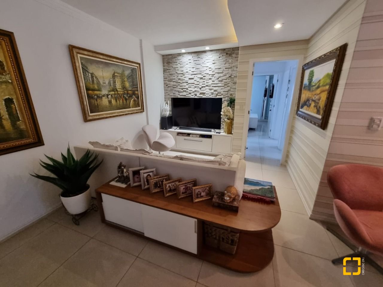 Apartamento com 190m², 4 quartos (sendo 1 suíte), 2 garagens, no bairro Kobrasol em São José