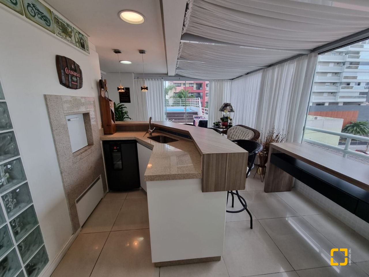 Apartamento com 190m², 4 quartos (sendo 1 suíte), 2 garagens, no bairro Kobrasol em São José