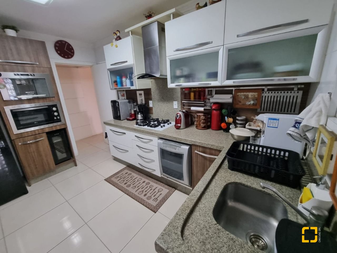Apartamento com 190m², 4 quartos (sendo 1 suíte), 2 garagens, no bairro Kobrasol em São José