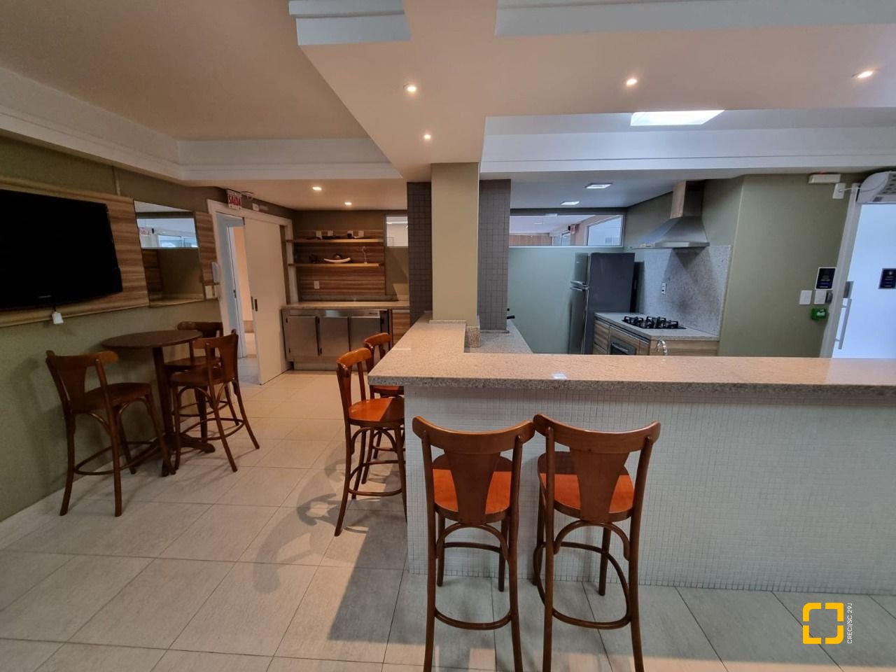 Apartamento com 190m², 4 quartos (sendo 1 suíte), 2 garagens, no bairro Kobrasol em São José