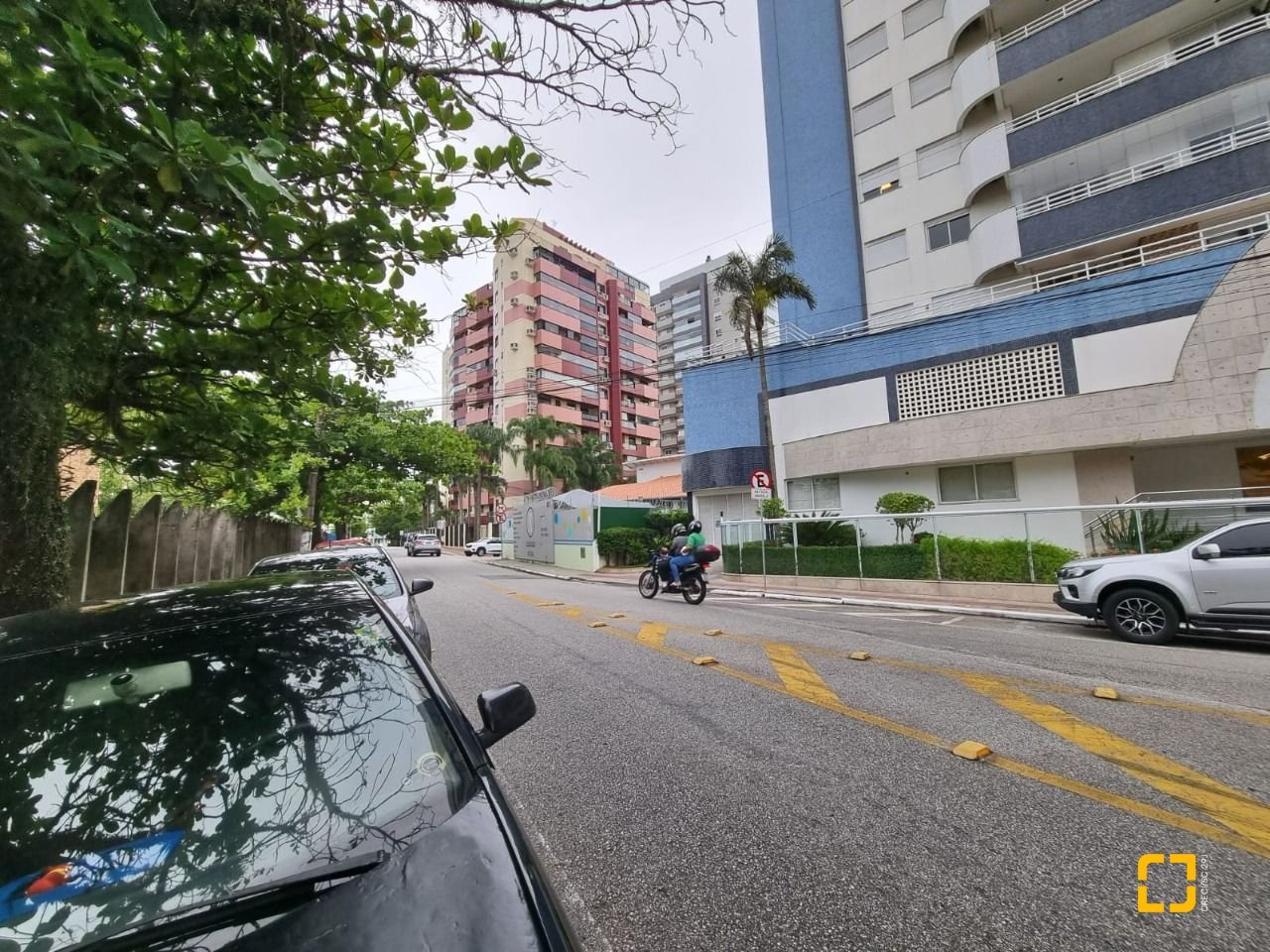 Apartamento com 190m², 4 quartos (sendo 1 suíte), 2 garagens, no bairro Kobrasol em São José