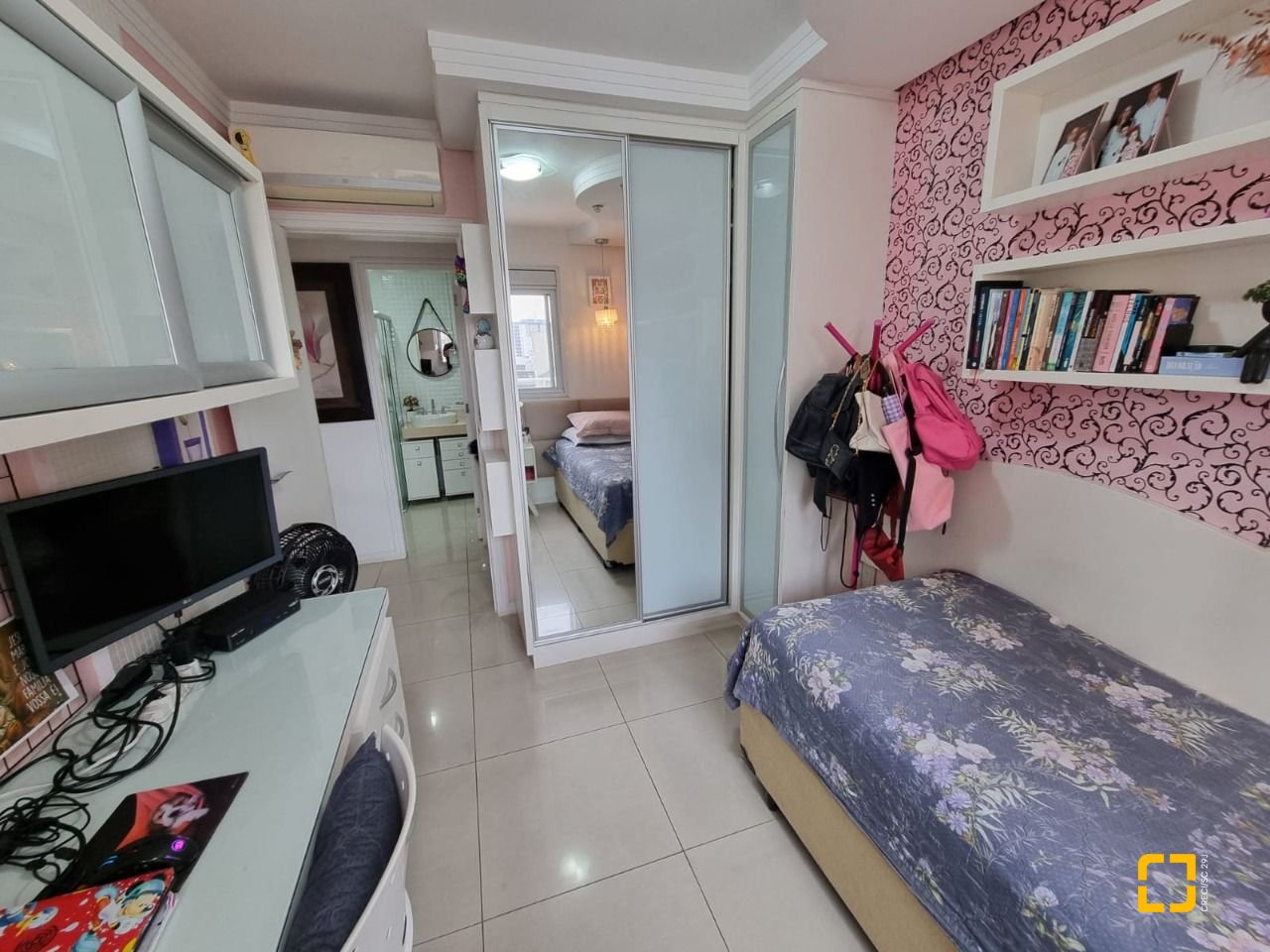 Apartamento com 190m², 4 quartos (sendo 1 suíte), 2 garagens, no bairro Kobrasol em São José