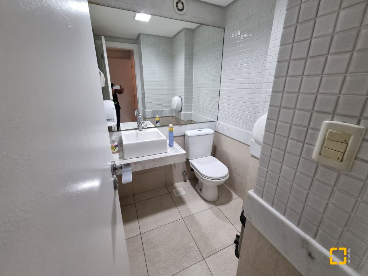 Apartamento com 190m², 4 quartos (sendo 1 suíte), 2 garagens, no bairro Kobrasol em São José