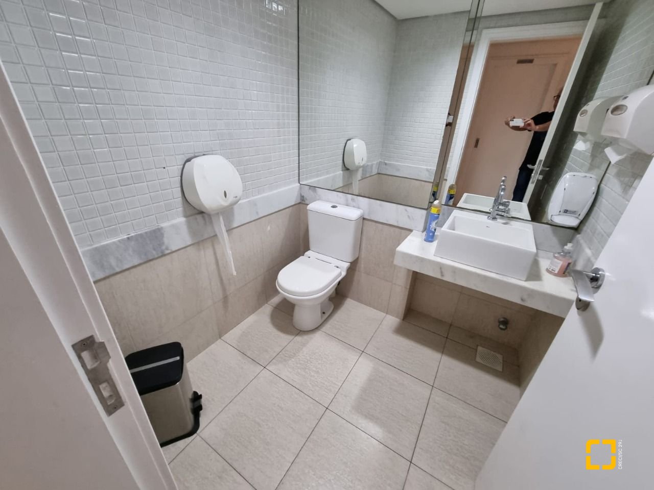 Apartamento com 190m², 4 quartos (sendo 1 suíte), 2 garagens, no bairro Kobrasol em São José