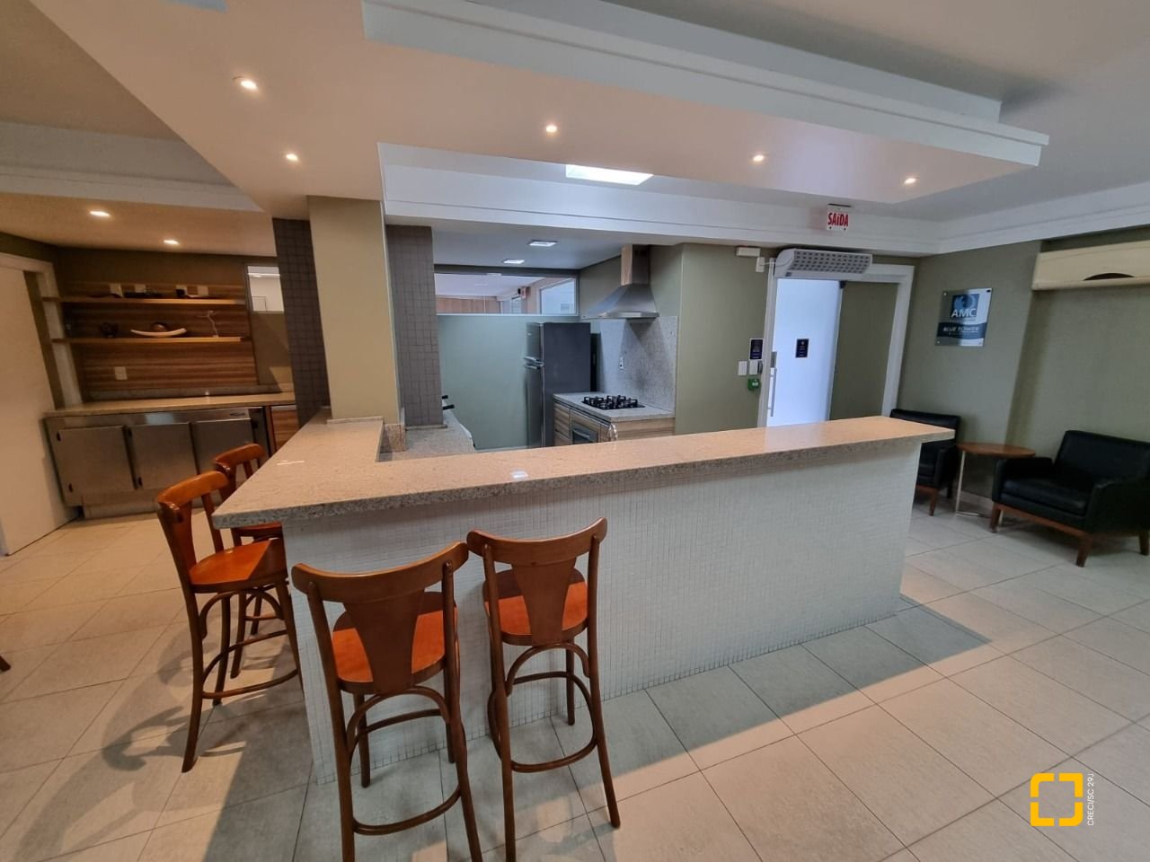 Apartamento com 190m², 4 quartos (sendo 1 suíte), 2 garagens, no bairro Kobrasol em São José